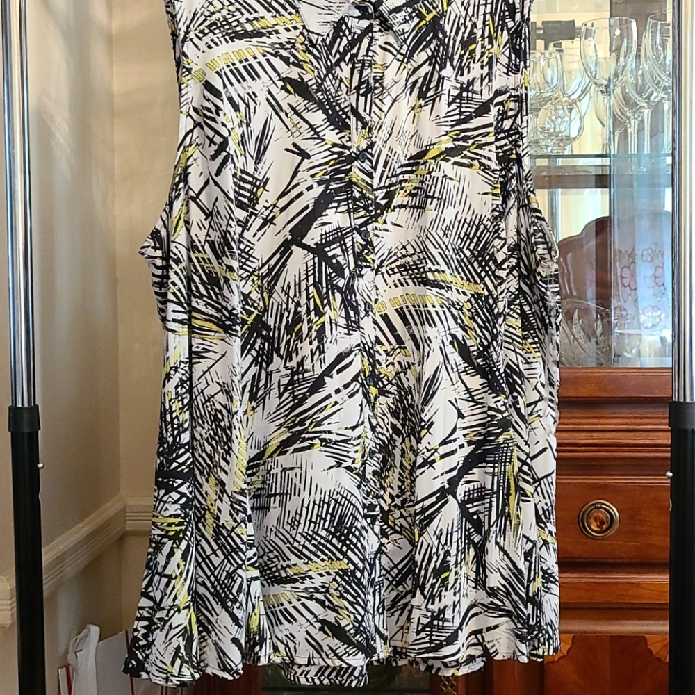 Sleeveless blouse - Picture 2 of 3